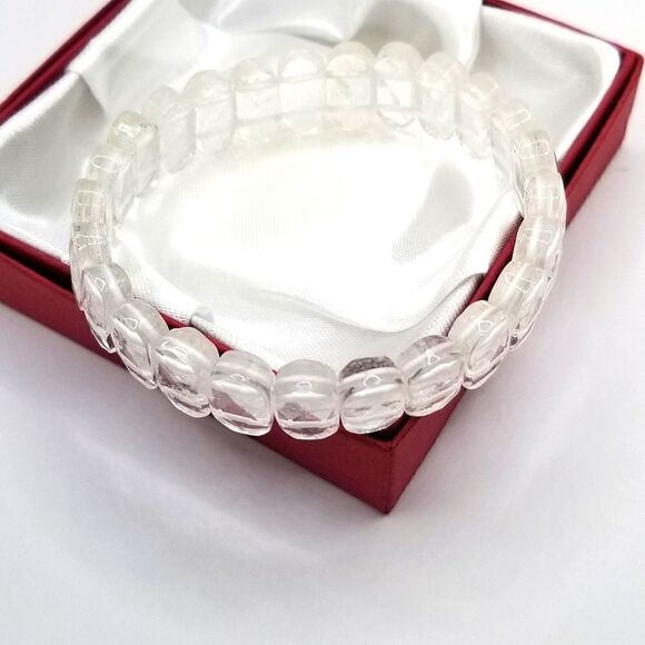 7" inch crystal clear quartz stone streatch bracelet. - Picture 1 of 4
